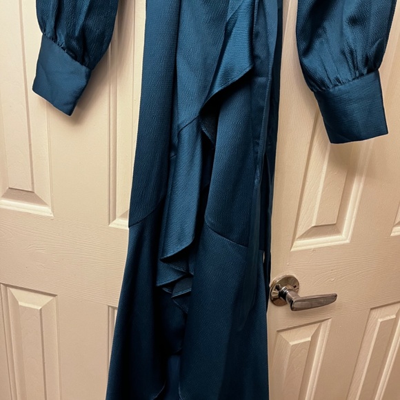 Dress - Picture 2 of 4